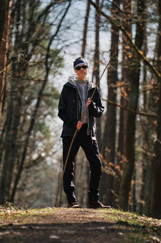 Portret kobieta las plener kij — fotografia Maciej Zawiasa