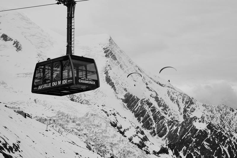 Kolejka aiguille du midi chamonix paralotnie czb — fotografia Maciej Zawiasa